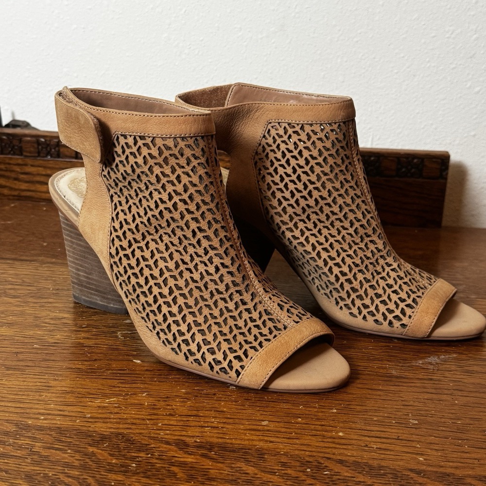Vince Camuto Ostana Leather Cutout Heels Sandals Womens 8.5 M 38 Tan